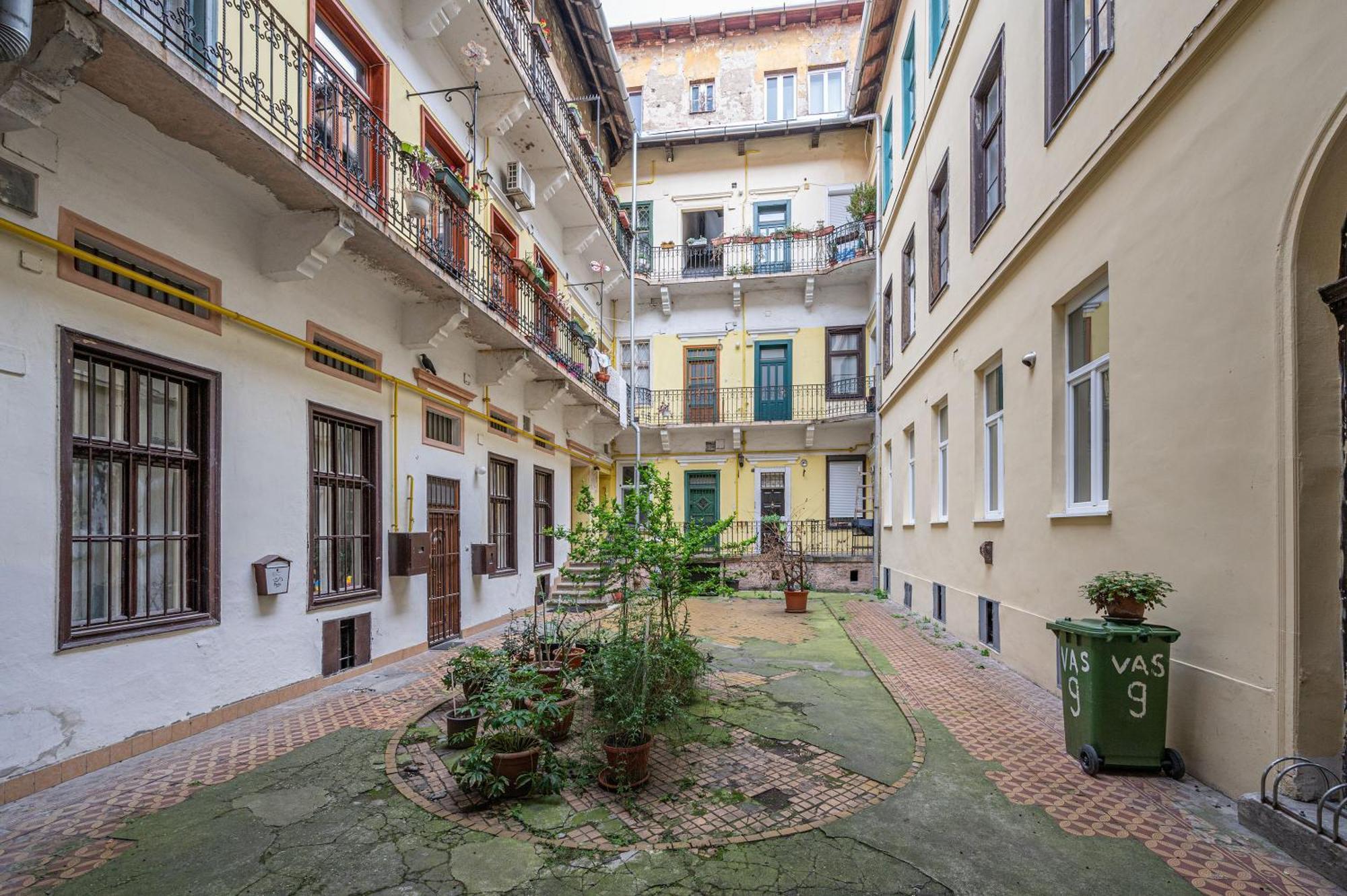 District 6Th Sense Apartment Budapest Exteriör bild